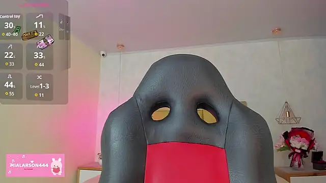 Snapshot of LARSONMIA chatting on February 26, 2026, 12:27 pm LARSONMIA online show from February 26, 2026, 12:27 pm