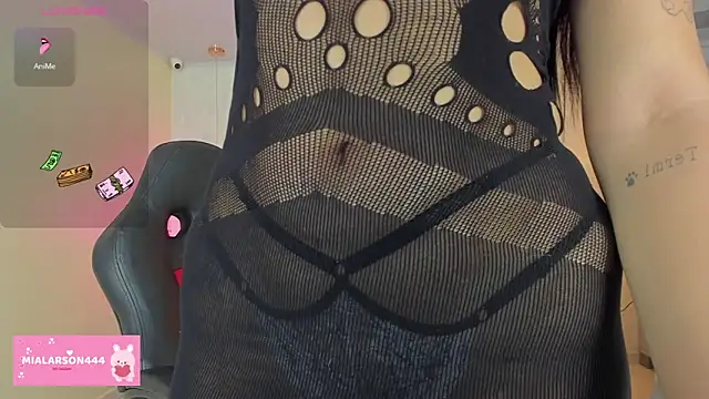 Snapshot of LARSONMIA chatting on February 7, 2026, 11:40 am LARSONMIA online show from February 7, 2026, 11:40 am