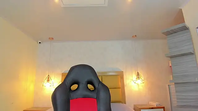 LARSONMIA online show from November 25, 2025, 12:16 pm