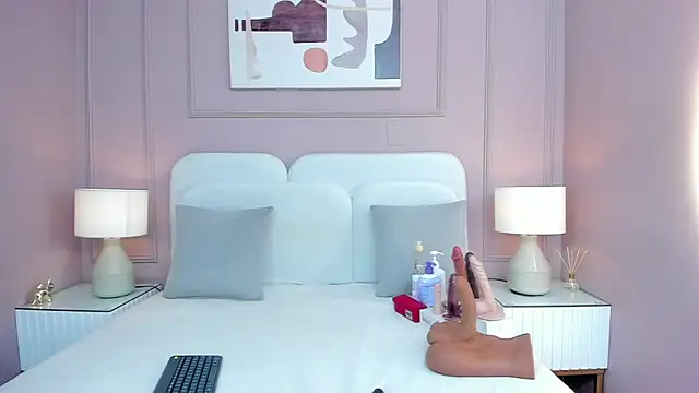 Sara Vanegas online show from September 27, 2025, 12:00 pm