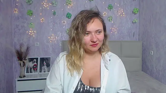 SallyVerda online show from March 18, 2025, 4:18 am