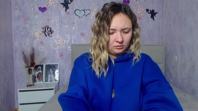 SallyVerda online show from February 26, 2025, 6:59 pm