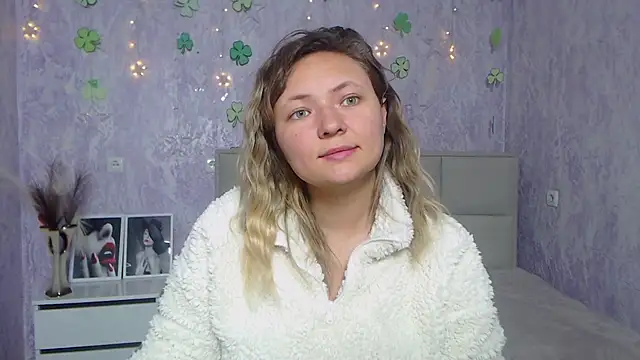 SallyVerda online show from March 18, 2025, 6:50 pm