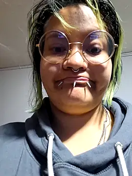 lucky-leah online show from October 15, 2025, 3:49 am