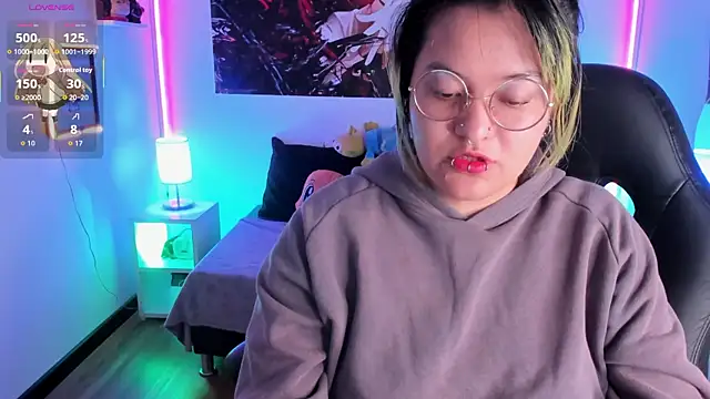 lucky-leah online show from November 12, 2025, 4:49 am