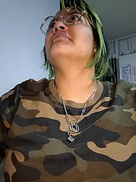 lucky-leah online show from September 30, 2025, 3:56 am