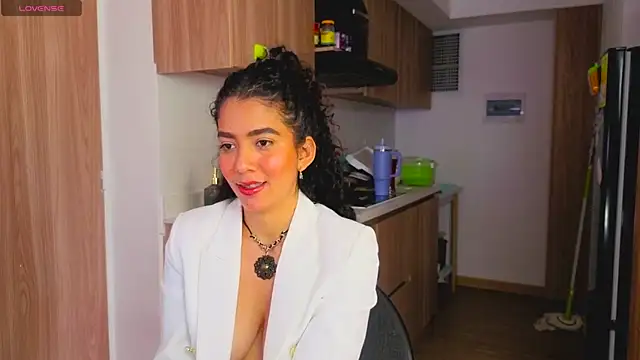 Snapshot of arteverena chatting on May 20, 2026, 6:49 pm arteverena online show from May 20, 2026, 6:49 pm