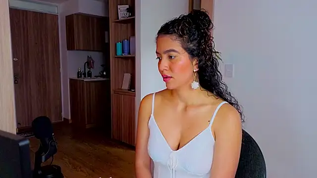 Snapshot of arteverena chatting on April 14, 2026, 5:51 pm arteverena online show from April 14, 2026, 5:51 pm