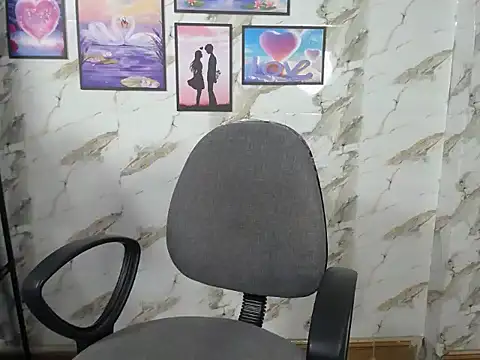 Snapshot of Love_bug15 chatting on March 5, 2025, 4:13 pm Love bug15 online show from March 5, 2025, 4:13 pm