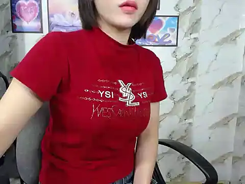 Snapshot of Love_bug15 chatting on March 20, 2025, 1:46 am Love bug15 online show from March 20, 2025, 1:46 am