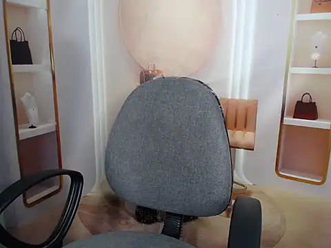 Snapshot of Love_bug15 chatting on September 15, 2025, 2:01 am Love bug15 online show from September 15, 2025, 2:01 am