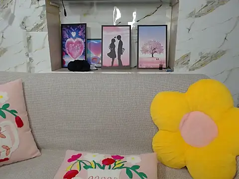 Snapshot of Love_bug15 chatting on October 4, 2025, 5:53 am Love bug15 online show from October 4, 2025, 5:53 am