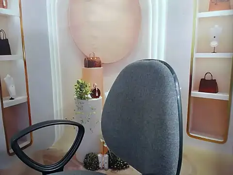 Snapshot of Love_bug15 chatting on January 12, 2026, 1:23 am Love bug15 online show from January 12, 2026, 1:23 am