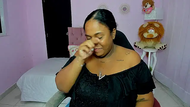 Snapshot of bbw_charlote chatting on February 5, 2026, 12:23 pm bbw charlote online show from February 5, 2026, 12:23 pm