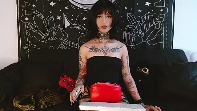 Isabella  dark online show from November 5, 2025, 10:02 pm