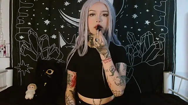 Isabella  dark online show from October 22, 2025, 2:11 am