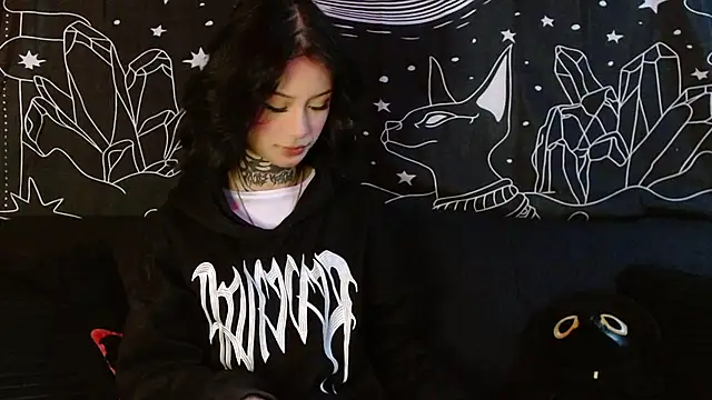 Isabella  dark online show from November 15, 2025, 3:32 am