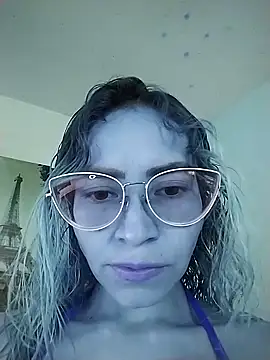 Snapshot of JuliaMack chatting on September 10, 2025, 7:35 pm JuliaMack online show from September 10, 2025, 7:35 pm