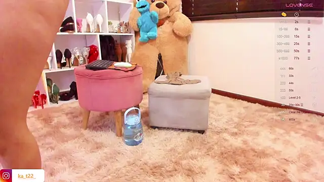 kariina  22 online show from September 17, 2025, 9:17 pm