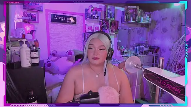 Snapshot of MegariaB chatting on September 13, 2025, 3:39 am MegariaB online show from September 13, 2025, 3:39 am