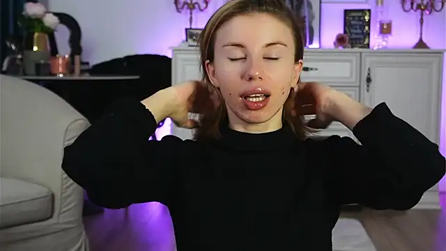 ivyleague  online show from November 2, 2025, 3:55 am