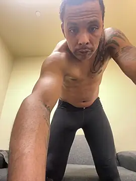 Snapshot of Mixedricanstud chatting on March 18, 2026, 10:29 am Mixedricanstud online show from March 18, 2026, 10:29 am