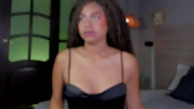 nayah   online show from November 7, 2025, 7:51 pm