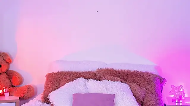 rosemonrooe online show from September 14, 2025, 1:55 pm