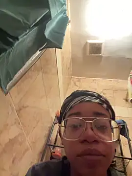 Snapshot of MommyConfident chatting on January 27, 2025, 10:49 pm MommyConfident online show from January 27, 2025, 10:49 pm