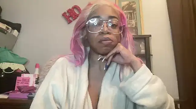 Snapshot of MommyConfident chatting on March 3, 2025, 12:01 am MommyConfident online show from March 3, 2025, 12:01 am