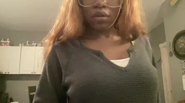 Snapshot of MommyConfident chatting on January 25, 2025, 12:38 am MommyConfident online show from January 25, 2025, 12:38 am