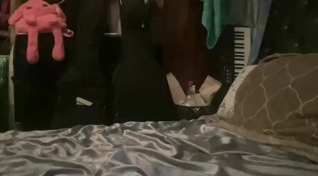 Snapshot of MommyConfident chatting on January 6, 2025, 12:59 am MommyConfident online show from January 6, 2025, 12:59 am