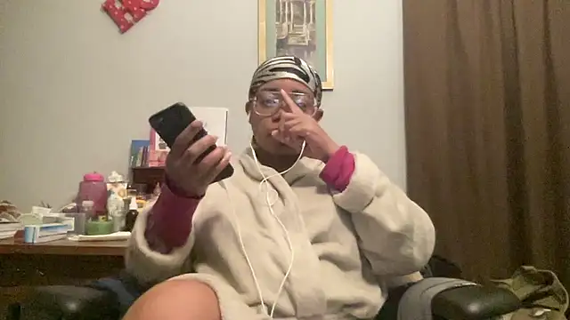 MommyConfident online show from December 21, 2025, 2:24 am