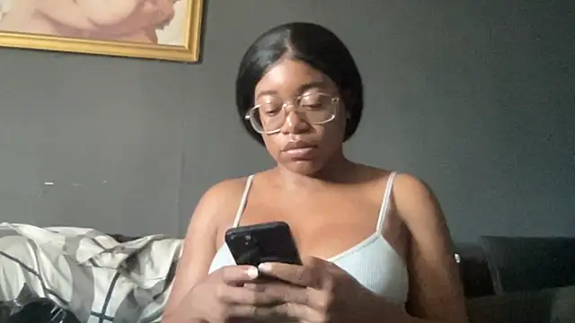 Snapshot of MommyConfident chatting on September 28, 2025, 5:53 pm MommyConfident online show from September 28, 2025, 5:53 pm