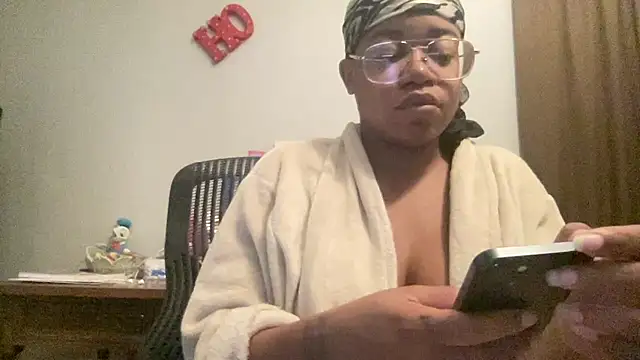 MommyConfident online show from October 30, 2025, 1:31 pm