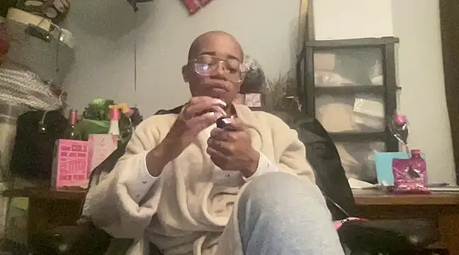 Snapshot of MommyConfident chatting on February 17, 2025, 3:58 am MommyConfident online show from February 17, 2025, 3:58 am