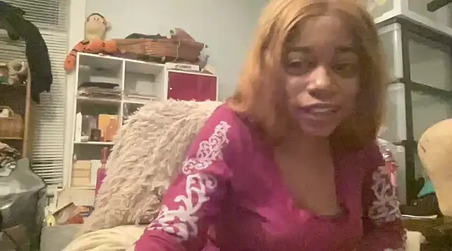 Snapshot of MommyConfident chatting on January 28, 2025, 9:51 am MommyConfident online show from January 28, 2025, 9:51 am