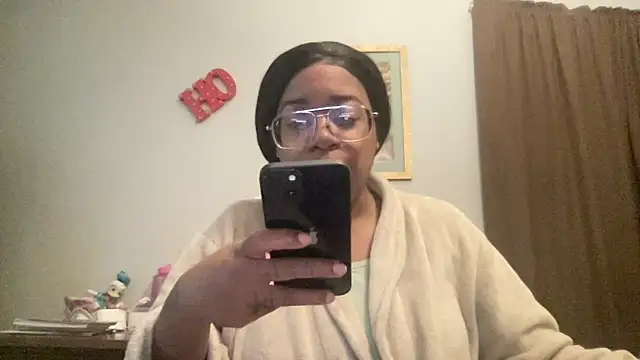 MommyConfident online show from November 19, 2025, 2:06 pm