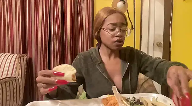 Snapshot of MommyConfident chatting on January 11, 2025, 4:06 am MommyConfident online show from January 11, 2025, 4:06 am