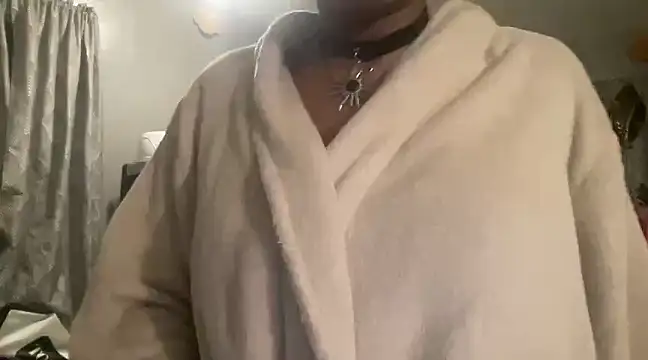 Snapshot of MommyConfident chatting on February 21, 2025, 9:13 am MommyConfident online show from February 21, 2025, 9:13 am