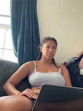 VanessaBling online show from October 15, 2025, 2:14 pm