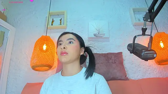 emiily s online show from October 4, 2025, 12:07 pm