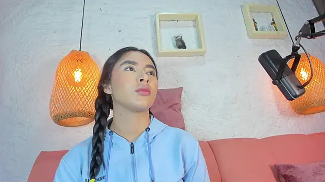 emiily s online show from November 13, 2025, 12:09 pm