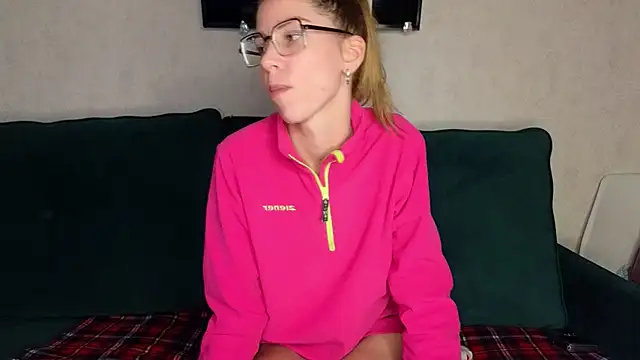 FoxLoveBasik online show from February 17, 2025, 1:44 pm