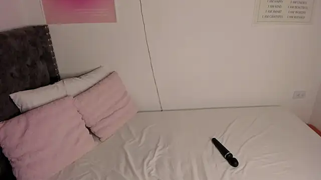 lucero evanss online show from March 6, 2025, 11:42 pm