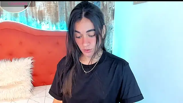 Snapshot of Emma_Sophia2 chatting on February 7, 2025, 6:35 am Emma Sophia2 online show from February 7, 2025, 6:35 am
