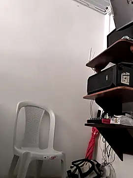 Francesca ferrari online show from April 17, 2026, 8:33 pm