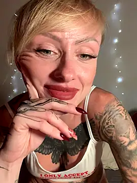 Snapshot of haileyhope_ chatting on November 8, 2025, 11:30 pm haileyhope online show from November 8, 2025, 11:30 pm