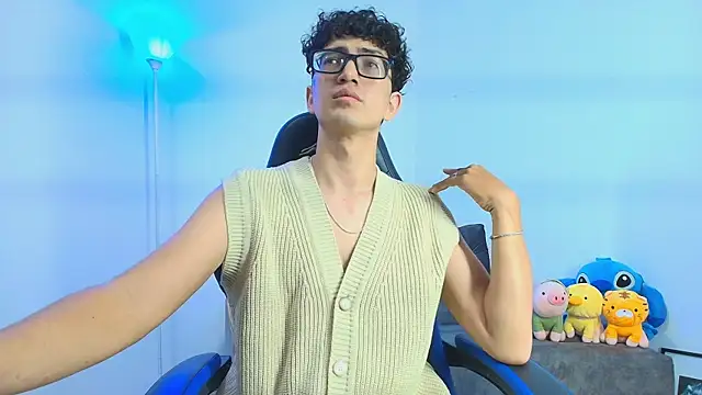 TylerWhite  online show from October 31, 2025, 5:04 am