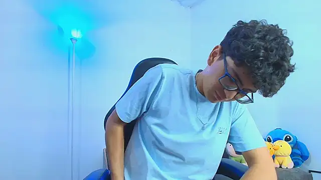 TylerWhite  online show from October 23, 2025, 3:49 am